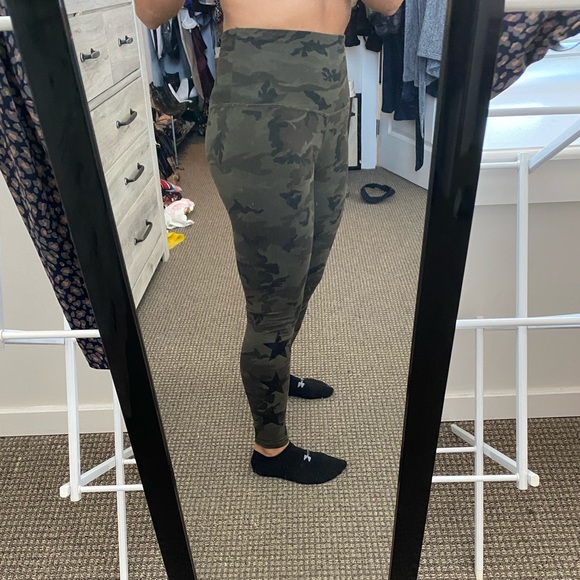 Strut this Star Camo Legging - Picture 3 of 3